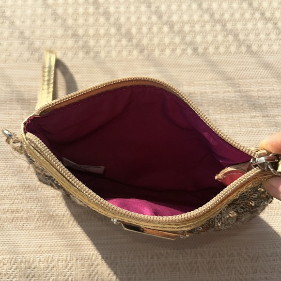 Women’s Nine West wristlet- gold and silver sequins - Picture 3 of 4